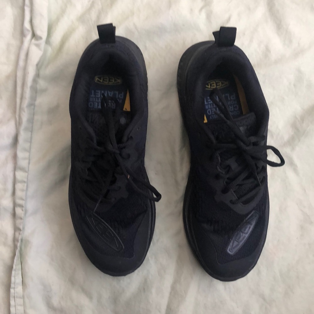 Keen WK400 walking shoes